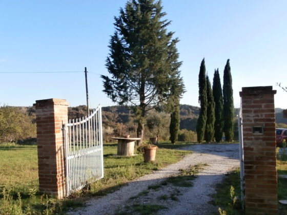 CHIUSURE, BELLA VISTA: FARMHOUSE IN FANTASTIC LOCATION WITH DRAMATIC VIEWS €980.000
