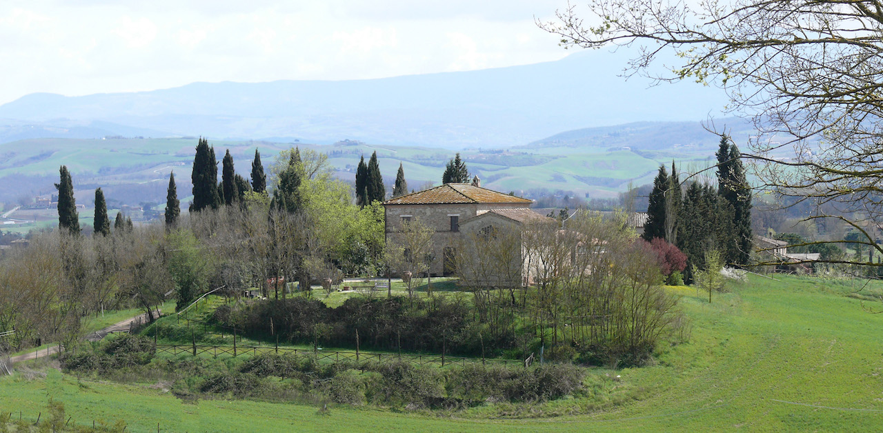 BUONCONVENTO, LE ROSE: A CLASSIC FARMHOUSE WITH GORGEOUS VIEWS €1.050.000
