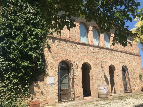 BUONCONVENTO, LE ROSE: UN CLASSICO CASALE CON VISTA MAGNIFICA €1.050.000