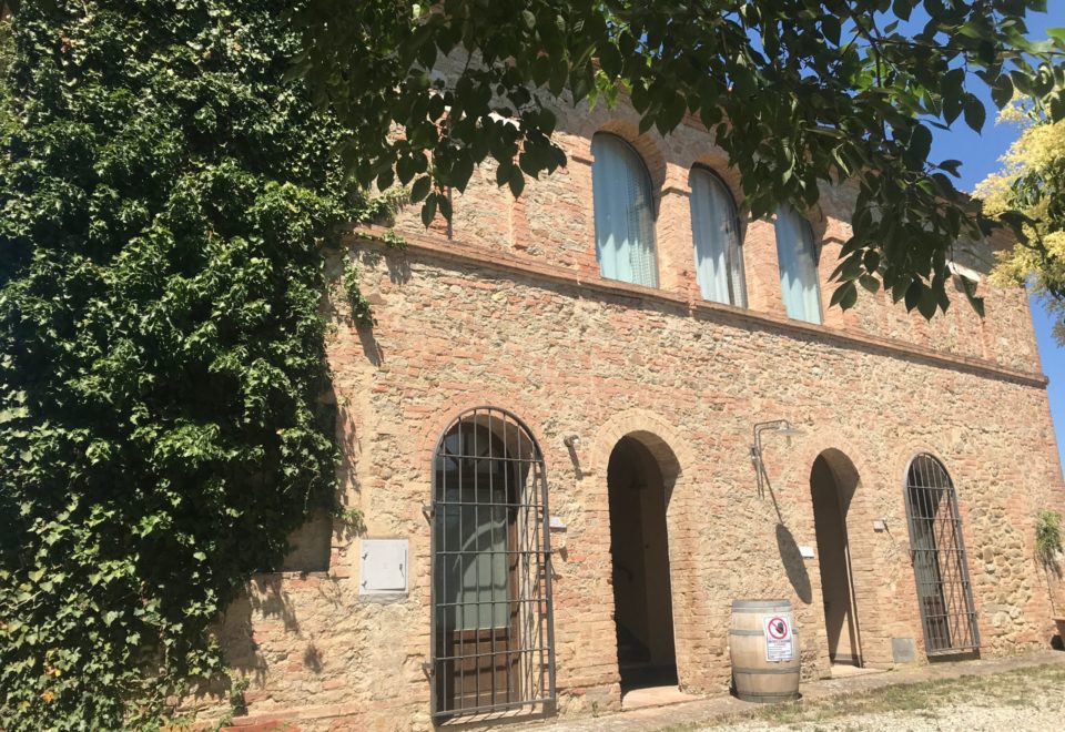 BUONCONVENTO, LE ROSE: A CLASSIC FARMHOUSE WITH GORGEOUS VIEWS €980.000