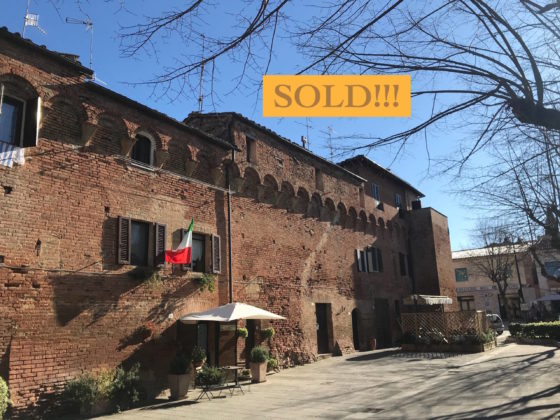 BUONCONVENTO, LE MURA: A COMFORTABLE APARTMENT NESTLED IN THE MEDIEVAL WALLS