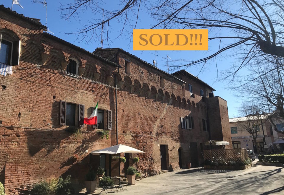 BUONCONVENTO, LE MURA: A COMFORTABLE APARTMENT NESTLED IN THE MEDIEVAL WALLS
