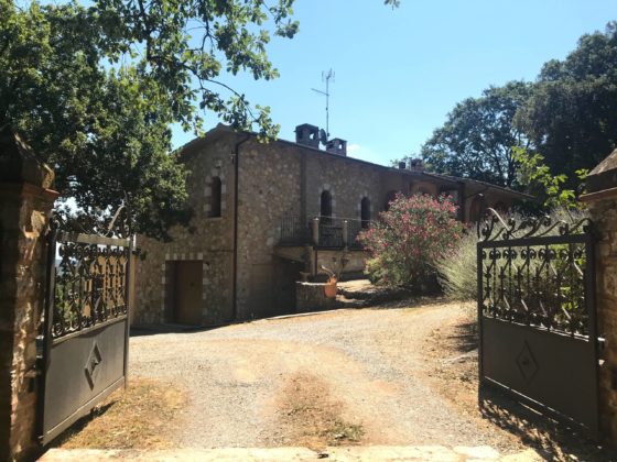 SERRE DI RAPOLANO, SIENA: STELLA, UNA DELIZIOSA CASA CON B&B, BELLISSIMA VISTA € 495.000