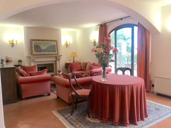 PIENZA-SIENA, LA SOSTA: A PLEASING HOTEL FOR SALE WITH GARDEN 10 BEDROOMS € 890.000