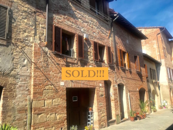 BUONCONVENTO, SIENA, CASA DEL SOLE: A PERFECT, INTIMATE TOWNHOUSE