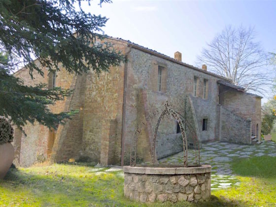 SIENA, LA PACE: A COUNTRY ESTATE WITH with WHITE TRUFFLE AND TUSCAN OLIVE OIL €2.5ml