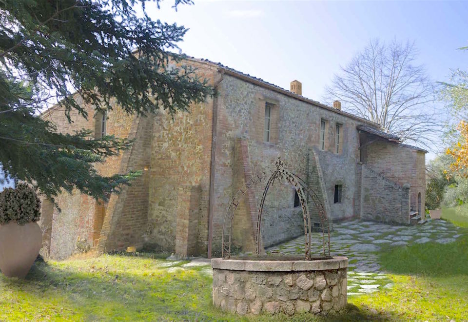 SIENA, LA PACE: A COUNTRY ESTATE WITH with WHITE TRUFFLE AND TUSCAN OLIVE OIL €2.5ml