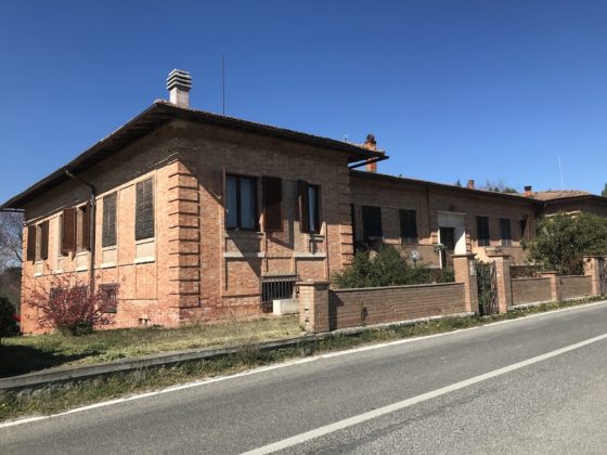 BUONCONVENTO, SIENA, CASA BIBBIA: A PLEASING CORNER HOUSE WITH VIEWS €190.000