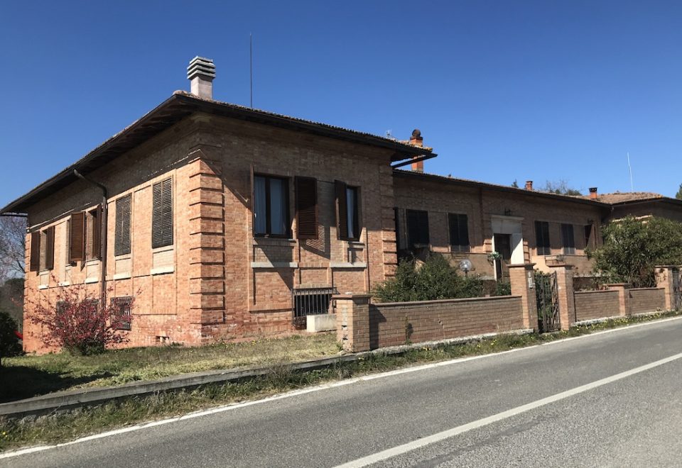 BUONCONVENTO, SIENA, BIBBIA: UN PIACEVOLE TERRATETTO CON MAGNIFICA VISTA € 190.000