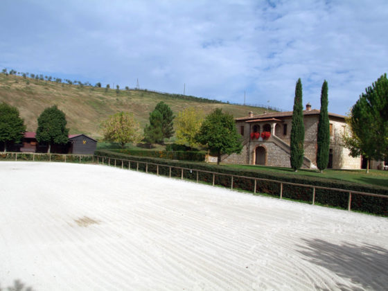 MONTALCINO, SIENA, IL CAVALIERE: ENCHANTING FARMHOUSE WITH PRIVATE POOL AND RIDING STABLES €1.3ML