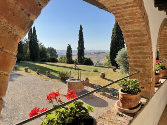 BUONCONVENTO, SIENA, IL LOGGIATO: A FASCINATING TUSCAN FARMHOUSE WITH SPLENDID VIEWS €1.500.000