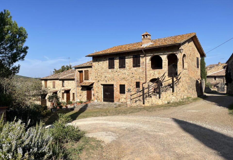 BUONCONVENTO-VESCOVADO, CASA GRAZIA: TERRACED HOUSE WITH LITTLE GARDEN AND LOGGIA €410.000