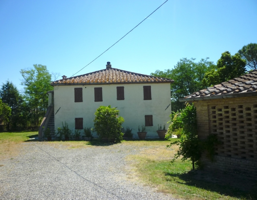 Buonconvento Tuscany farmhouse for sale