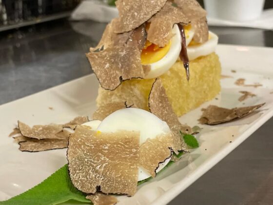 DELIZIOSO  RISTORANTE IN BORGO MEDEVALE SENESE – ORA IN VENDITA € 390.000