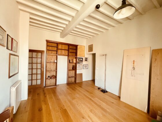 THE ARTIST’S ABODE: AN APARTMENT NESTLED WITHIN THE WALLS OF BUONCONVENTO, €155.000