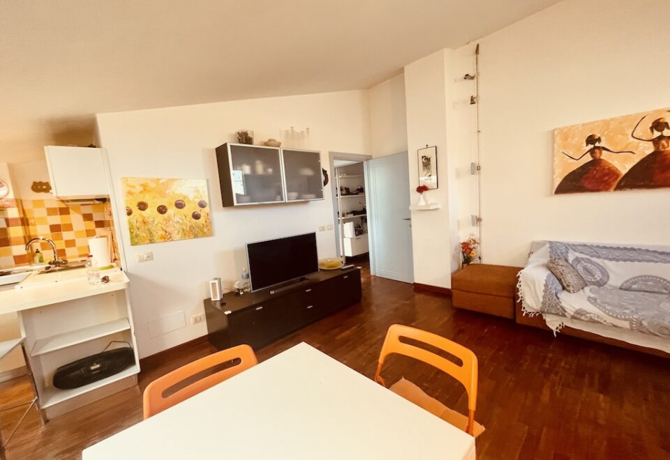 BUONCONVENTO: A COSY, BRIGHT ATTIC APARTMENT IN A PERIOD TOWNHOUSE €130.000